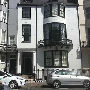 3* Pensión Kempfield House